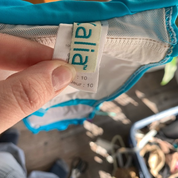 Swim top 🌸 - Picture 2 of 2